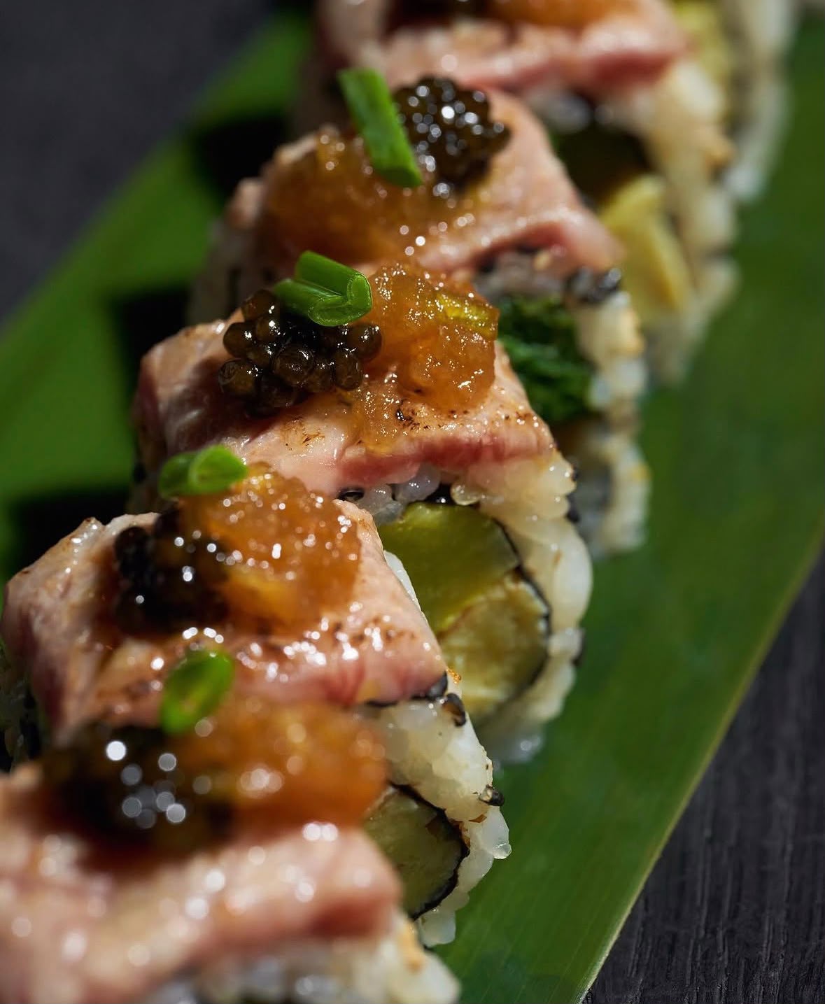 Uramaki con wagyu e caviale