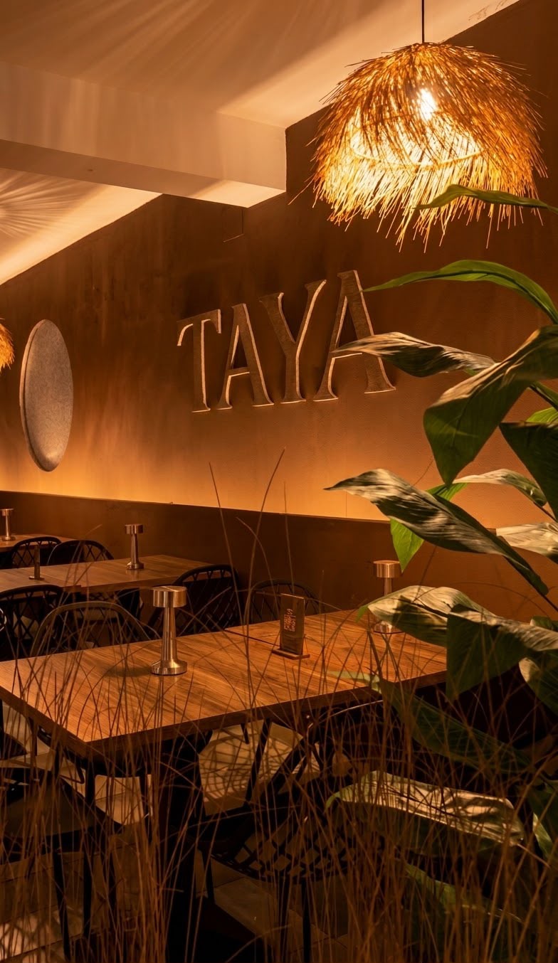 La sala TAYA con l’insegna del ristorante